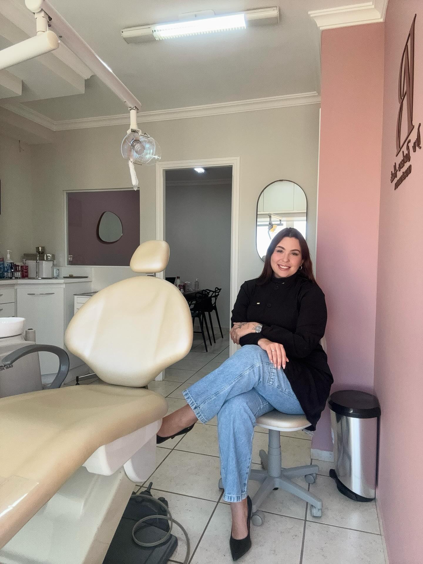 Dra. Bárbara Abiati no consultório